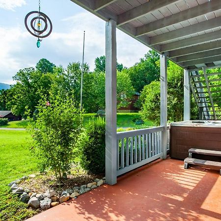 Ole Smoky Bnb - Game Room, Hot Tub, Mtn Views! Pigeon Forge Εξωτερικό φωτογραφία