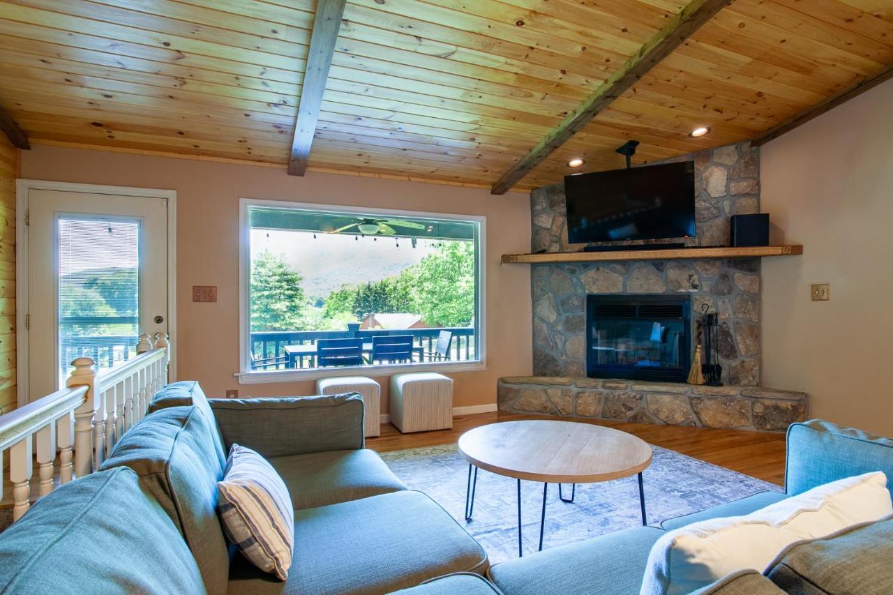 Ole Smoky Bnb - Game Room, Hot Tub, Mtn Views! Pigeon Forge Εξωτερικό φωτογραφία